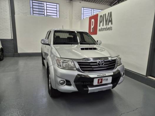 TOYOTA - HILUX - 2013/2014 - Prata - R$ 143.900,00